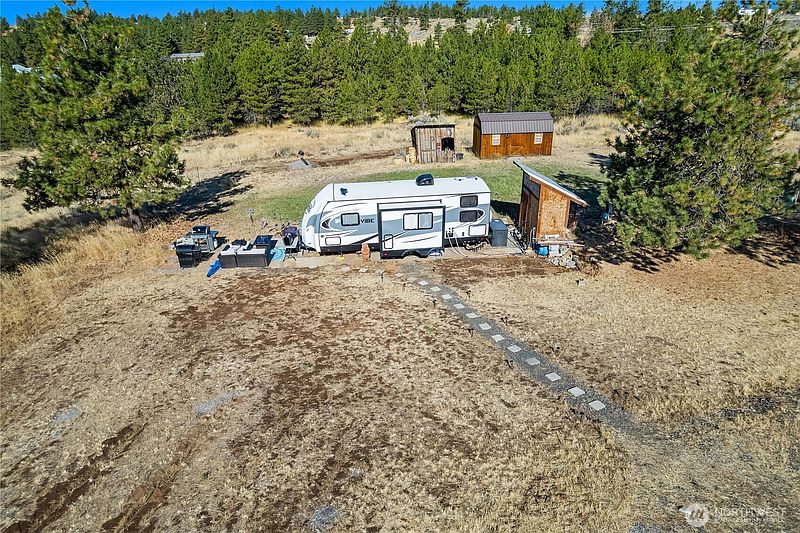 4th image of 303 Sunset Way