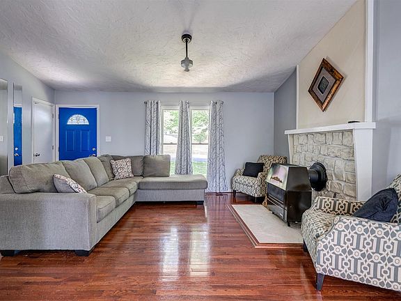 3rd image of 5776 Oakland Blvd