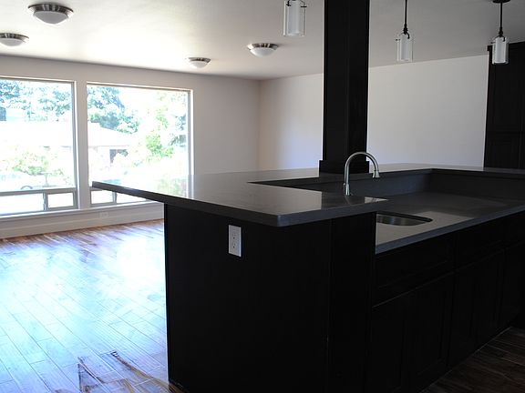 5th image of 1315 Coral Dr