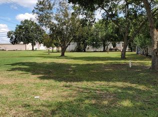 1302 8th St, Palacios, TX 77465