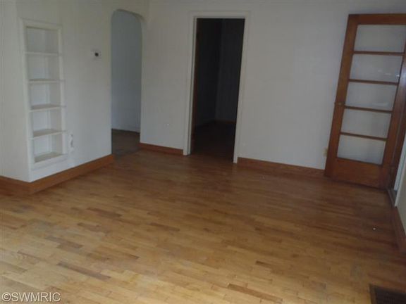 4th image of 1320 Maplerow Ave NW