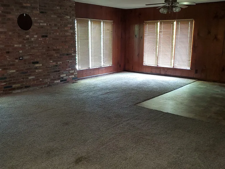 906 Highland St — Photo 5