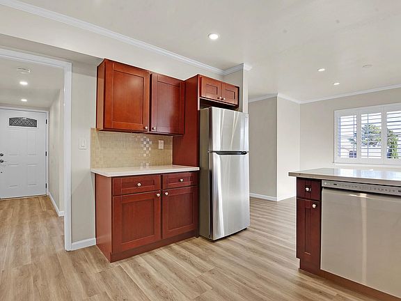 5th image of 166 Oxford Ln