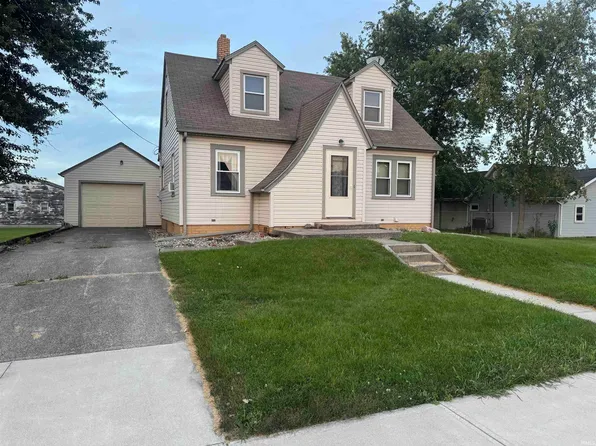11529 Edgewater Ave, Hoagland, IN 46745