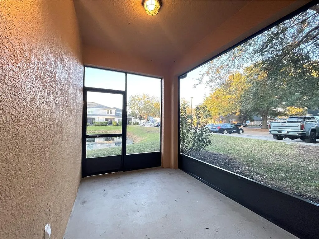 3 bed, 2.5 bath, 1570 sqft, $2,300 — Photo 3