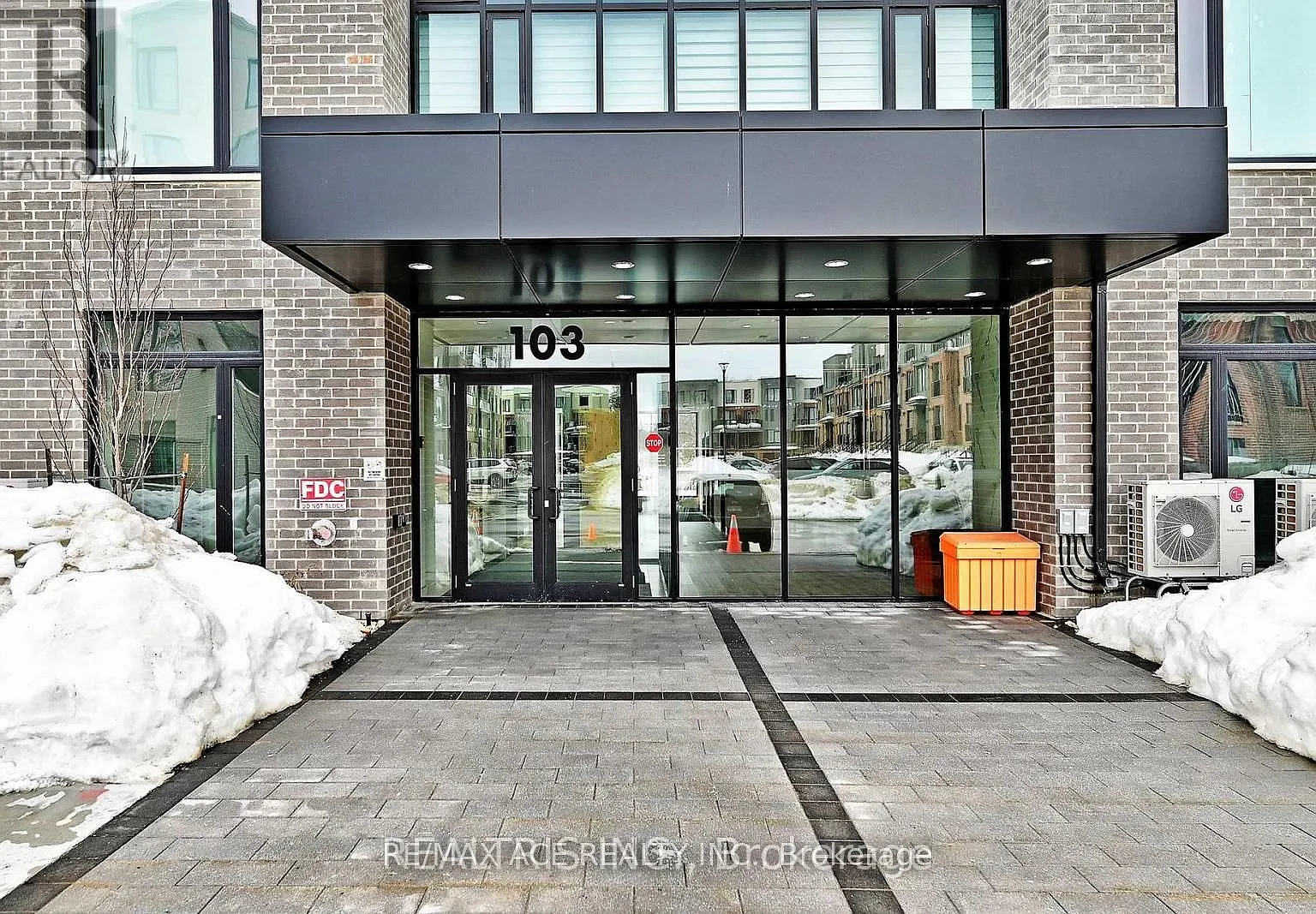 2 bed, $2,200 — Photo 3