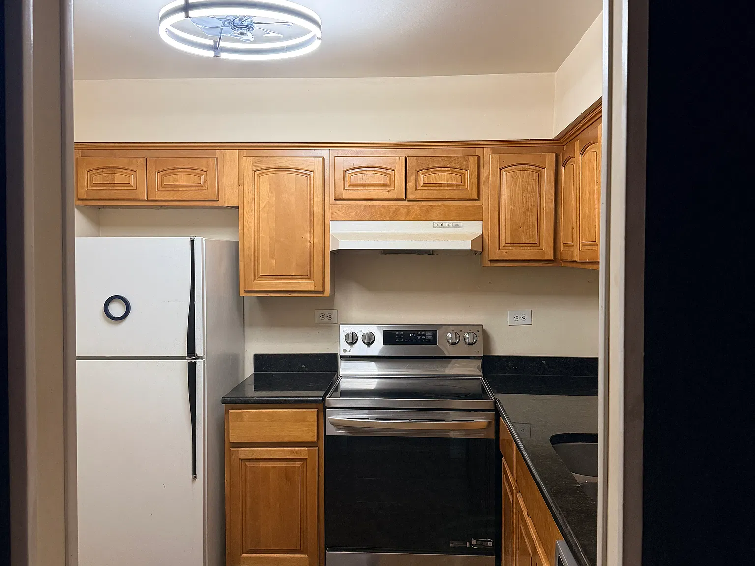 2 bed, 945 sqft, $1,650 — Photo 1