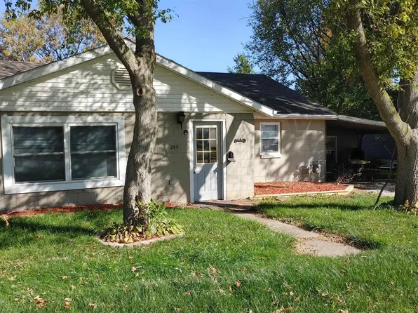 255 E Monroe St, Winthrop, IA 50682