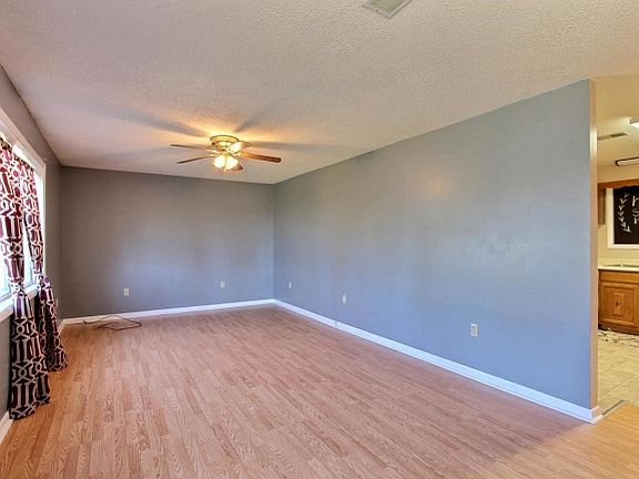 5th image of 146 Redwood Dr