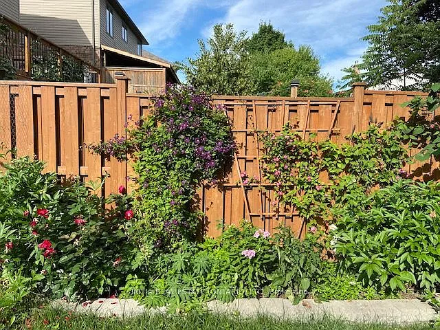 1531 Horseshoe Cres — Photo 22
