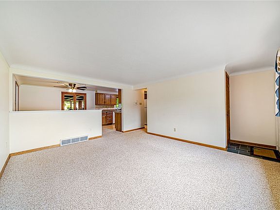 4th image of 2424 Cypress Dr