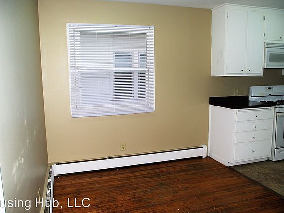 5th image of 608 Hyacinth Ave E