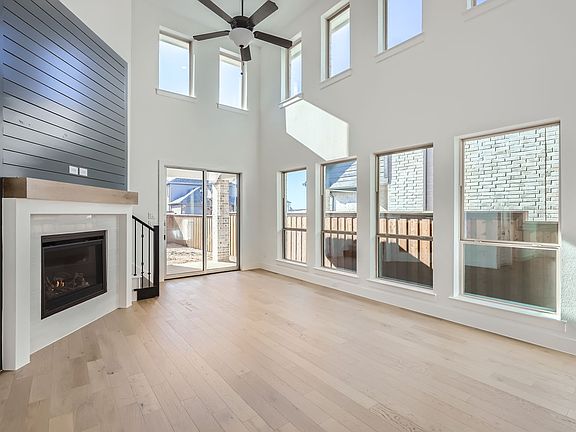 4th image of 3932 Wild Tulip Dr