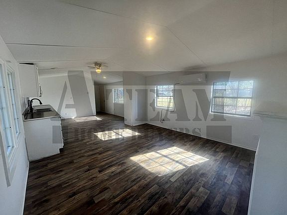 3rd image of 105 Mesa Dr