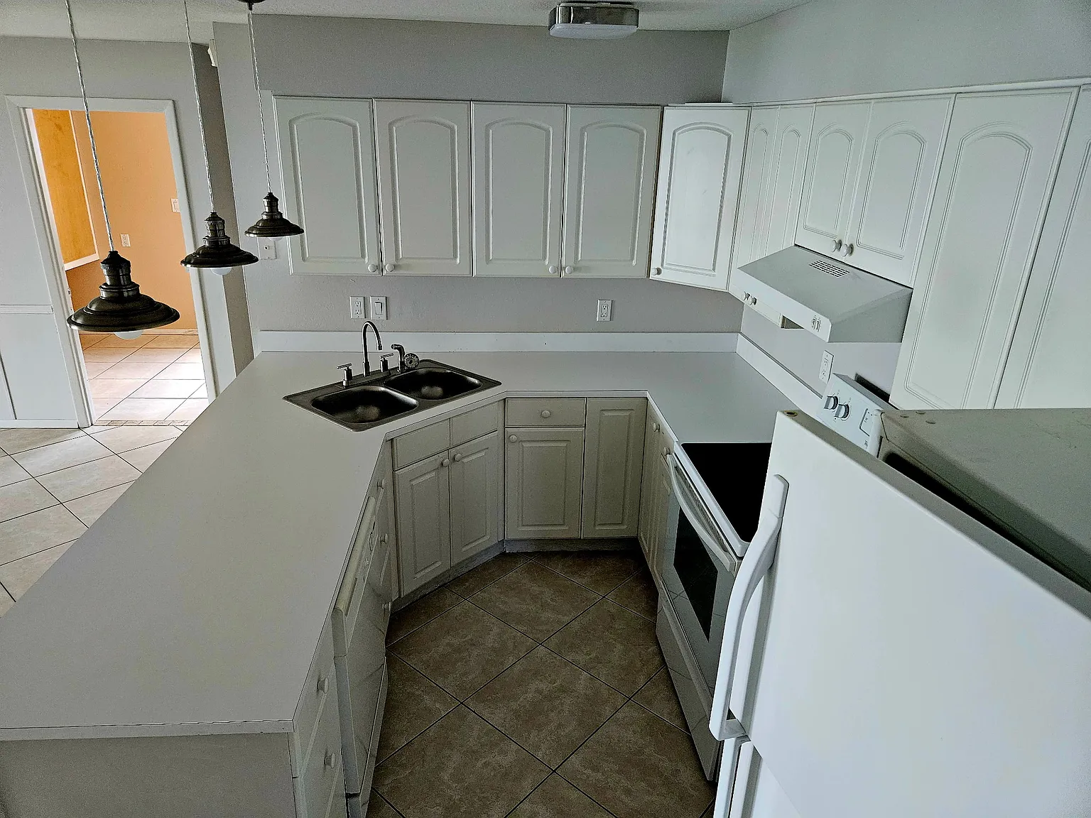4 bed, $2,200 — Photo 3