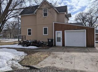 911 11th St NW, Austin, MN 55912