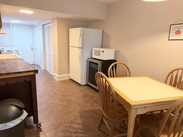 2146 Greencrest Dr NE — Photo 3