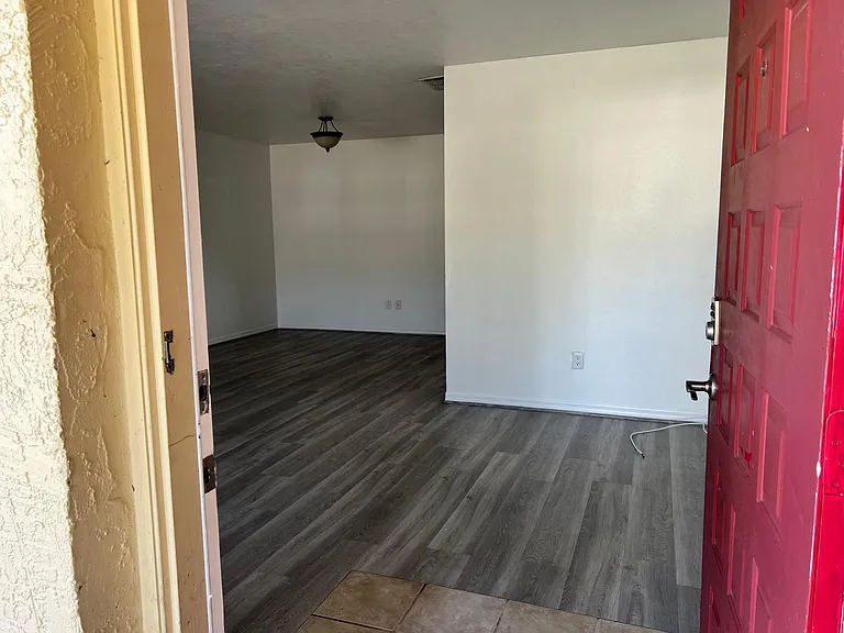 5801 Marble Ct — Photo 2