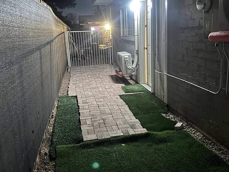Ash Ave — Photo 22