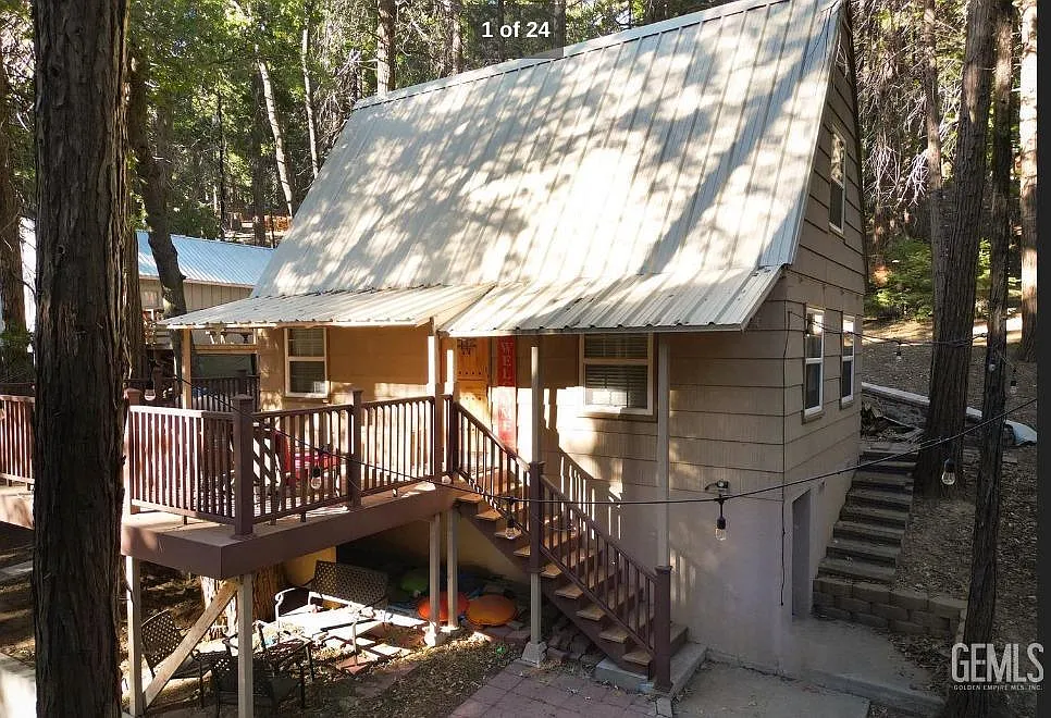 10900 Elm Dr photo 1