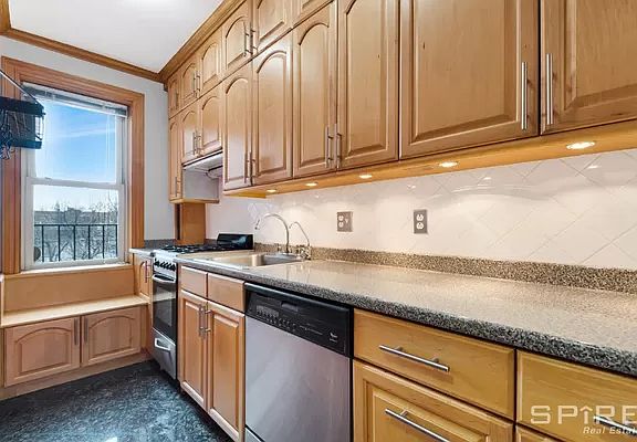 4th image of 48-41 43rd St APT 4G