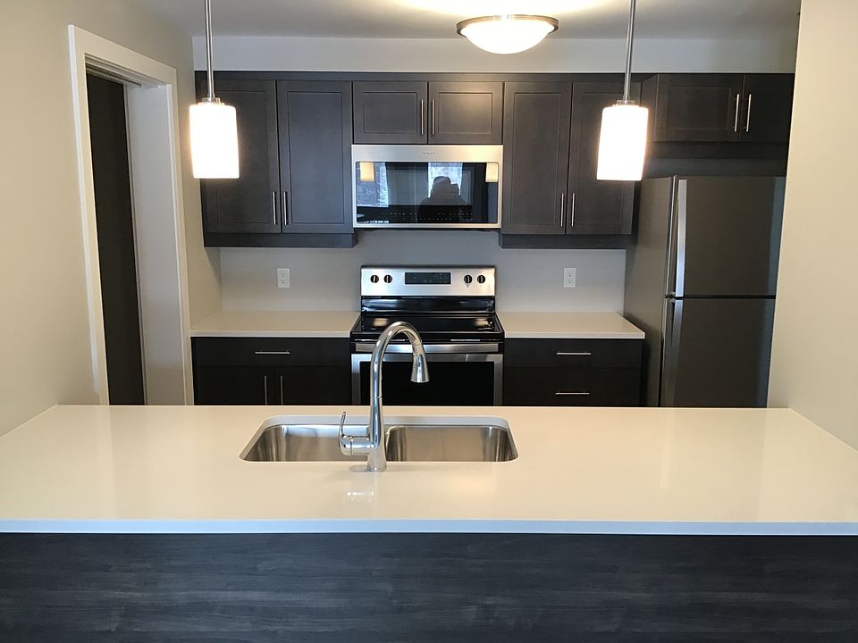 Kitchen with breakfast bar