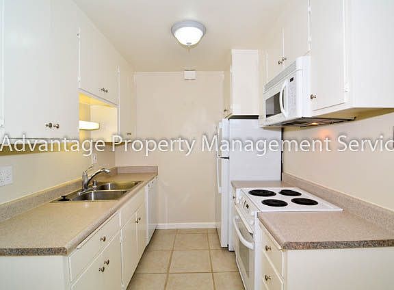 4th image of 742 Hayes Ave APT D