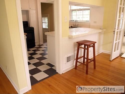 5th image of 525 S Knollwood Dr