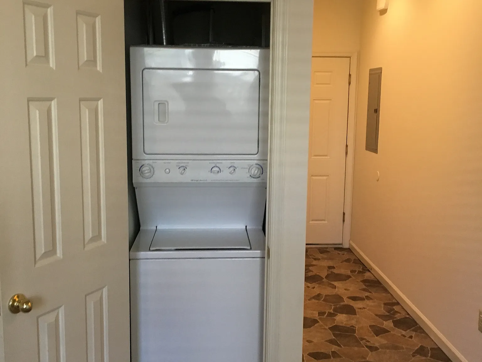 2 bed, 1000 sqft, $1,650 — Photo 4