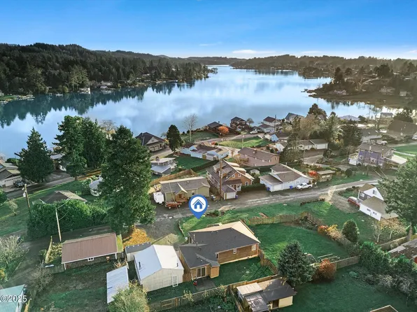 5201 NE 49th St, Neotsu, OR 97364