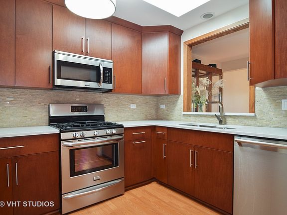 5th image of 10 Temple Garden Ct