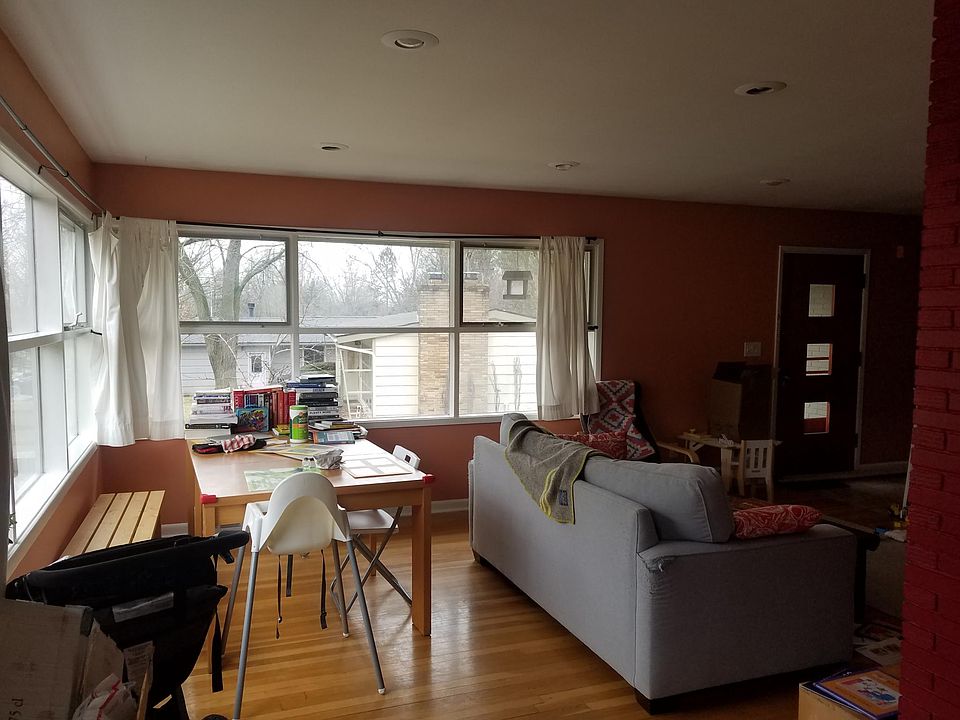 2nd image of 1133 Pomona Rd