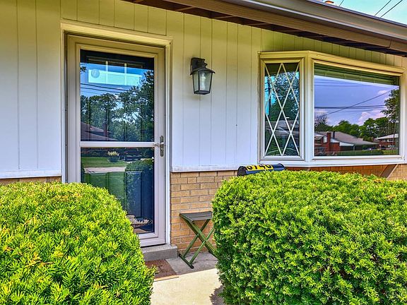 3rd image of 3748 Lyndon Center Ct