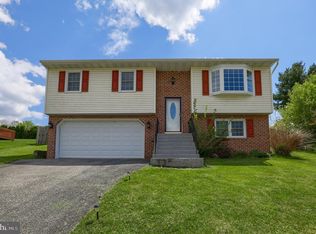 67 Longfellow Dr, Lancaster, PA 17602