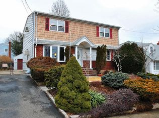 264 Evelyn Rd, Mineola, NY 11501