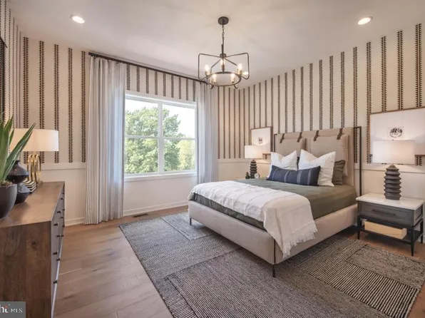 5 Cherry Ln, West Windsor, NJ 08550