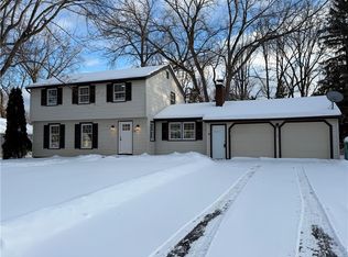 75 Chadwick Dr, Rochester, NY 14618