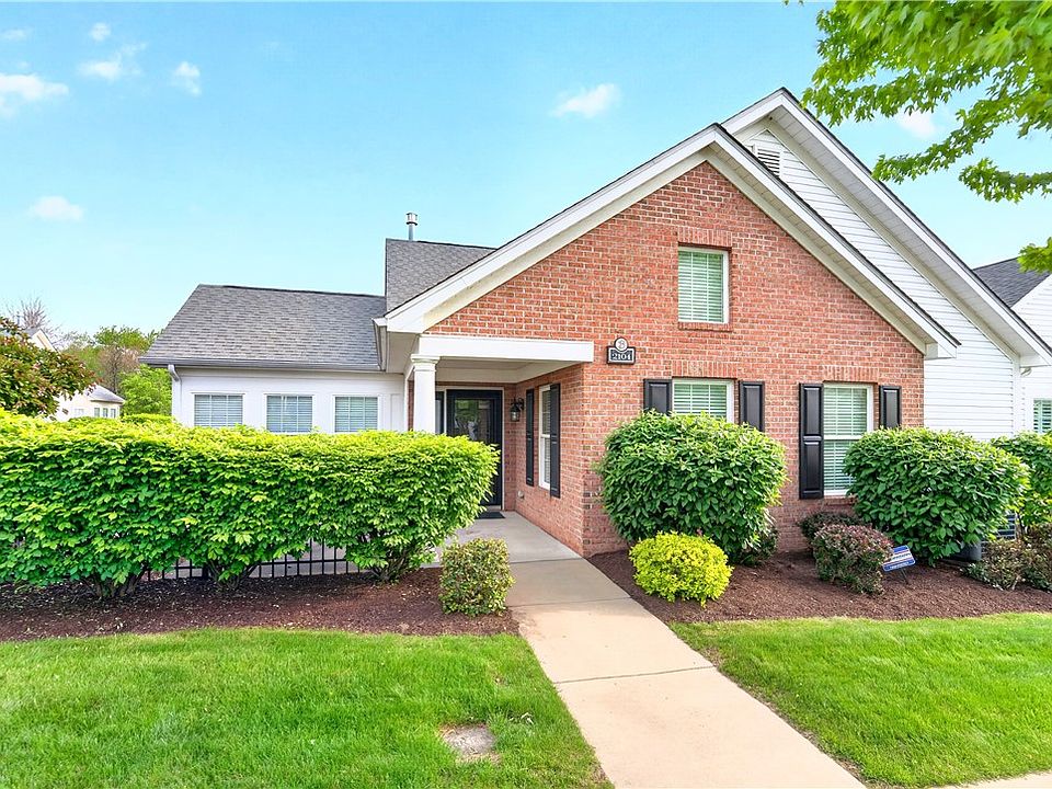 1st image of 2104 Isleworth Ln