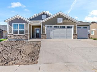 3137 Hazelnut Ln, Rapid City, SD 57703