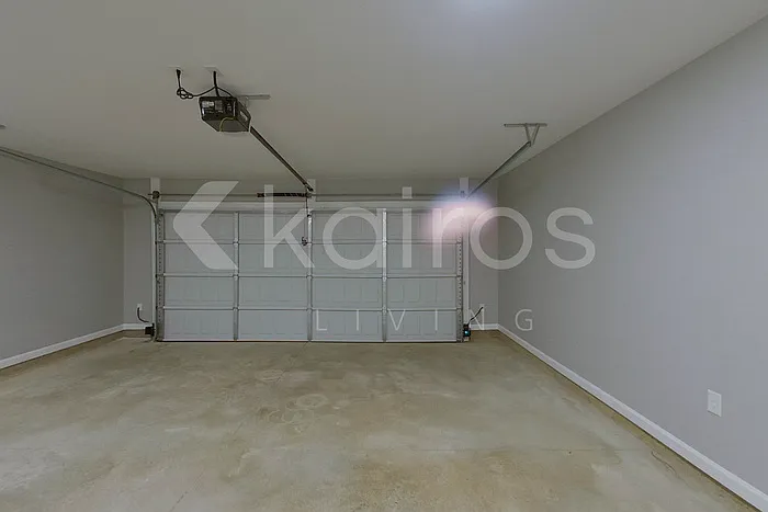 394 Angela St — Photo 15