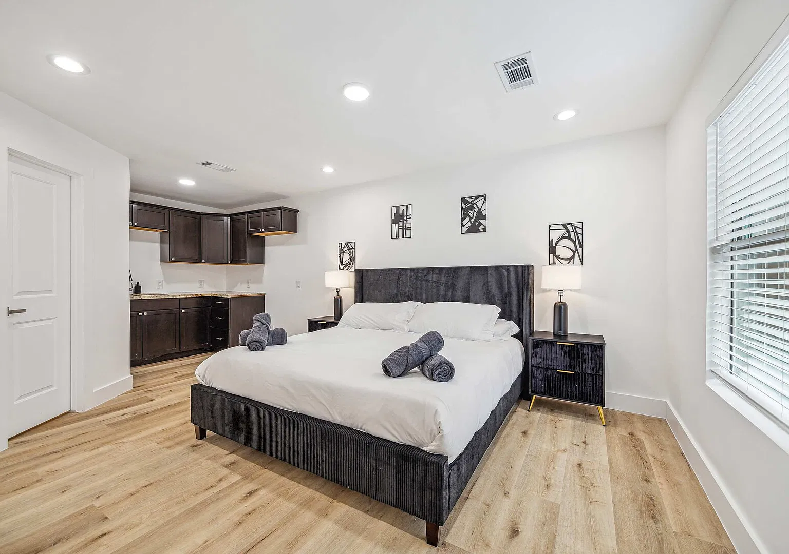 Beautiful 4Bd 3Ba Home with Pool, Hot Tub & Cinema — Photo 4
