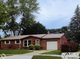 71 Tower Dr, Saline, MI 48176