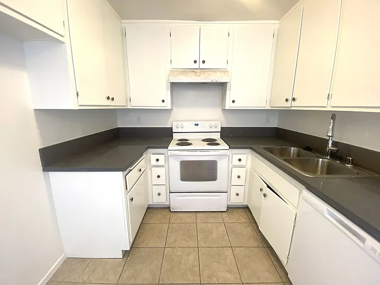 3706 Del Amo Blvd — Photo 5