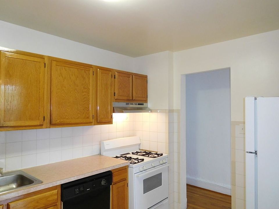 1st image of 718 Carroll St APT 4