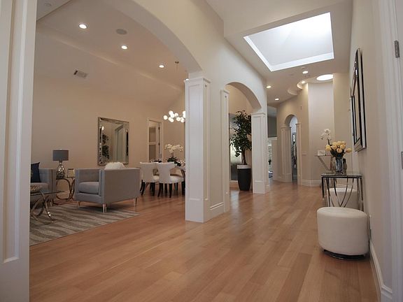 3rd image of 20441 Thelma Ave