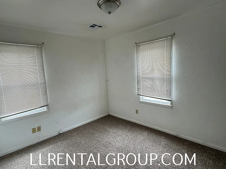 3107 SE 21st St — Photo 2