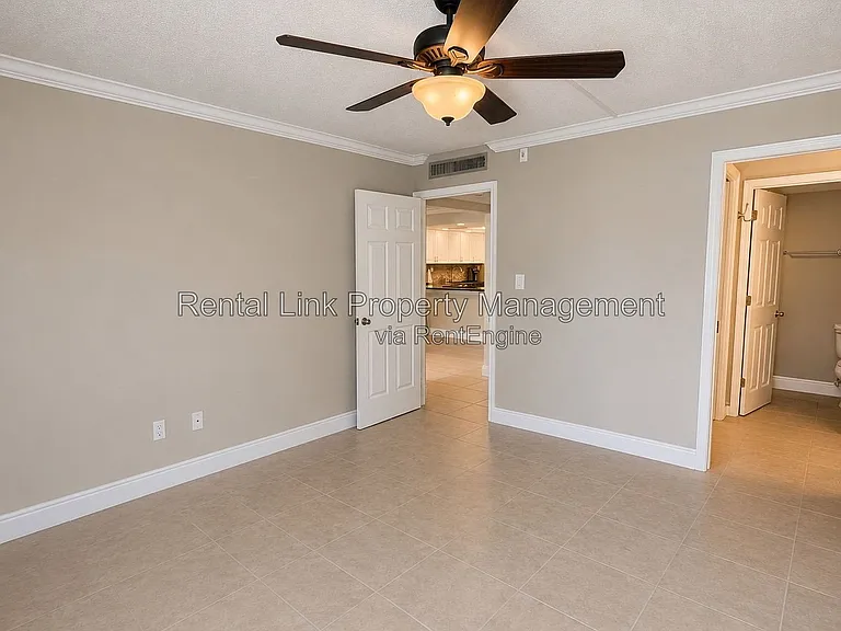 2264 Winkler Ave #202 — Photo 12