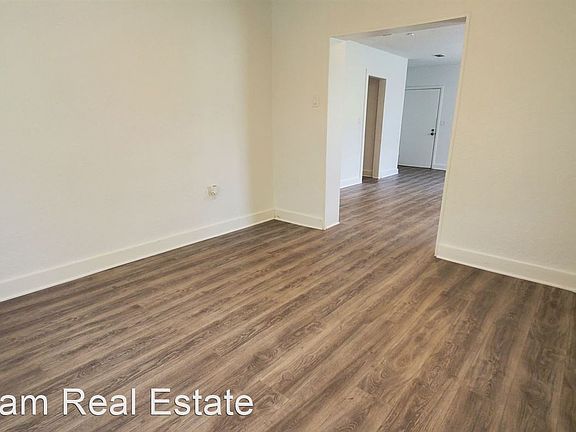 4th image of 2820 Myra St