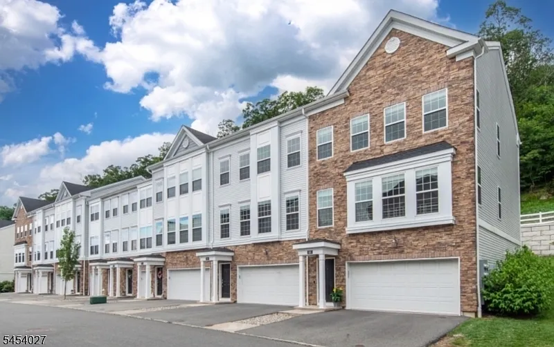 3 bed, 3.5 bath, $4,000 — Photo 2