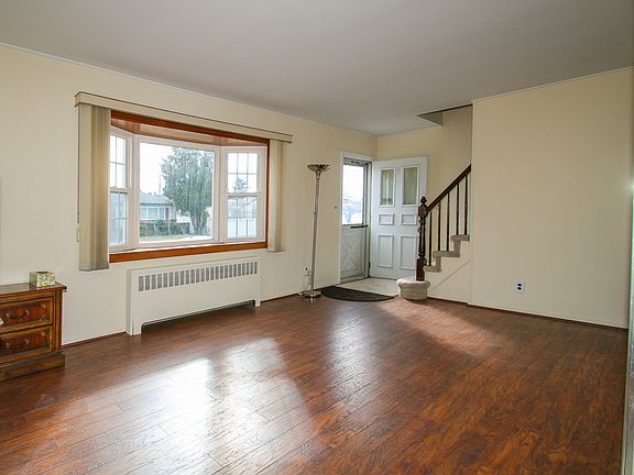 3rd image of 42 Jamaica Ave